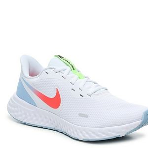 Nike Women's Revolution 5 / New Without Tags